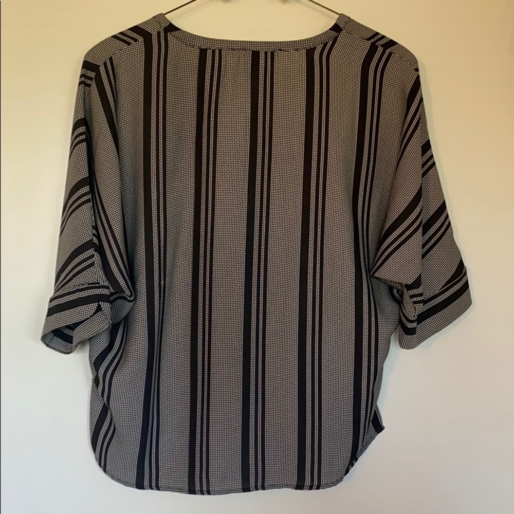 Patterned top - Picture 2 of 5